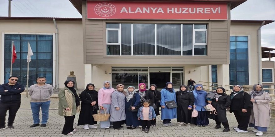Alanya’da huzurevinde duygulandıran ziyaret