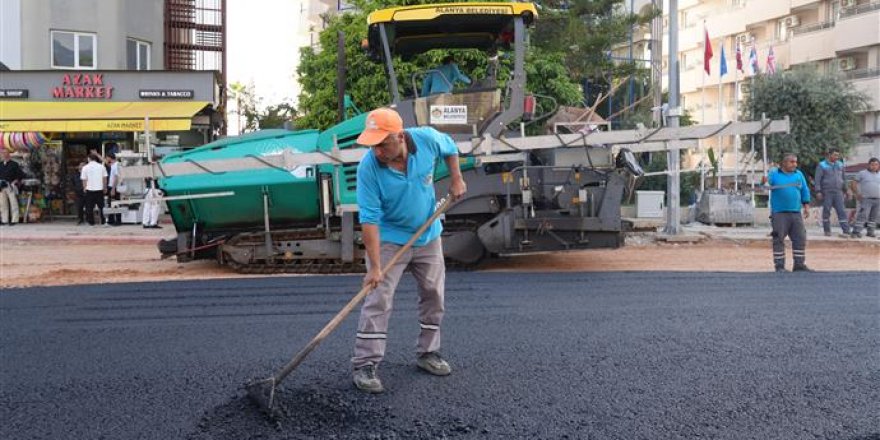 Özçelik Atatürk Caddesi’nde Çalışmaları İnceledi