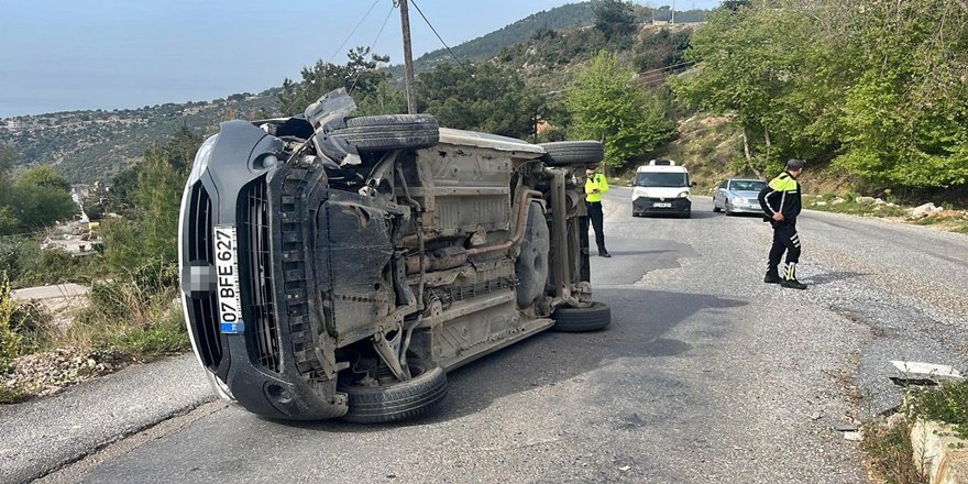 Alanya’da ticari araç devrildi: 1 yaralı