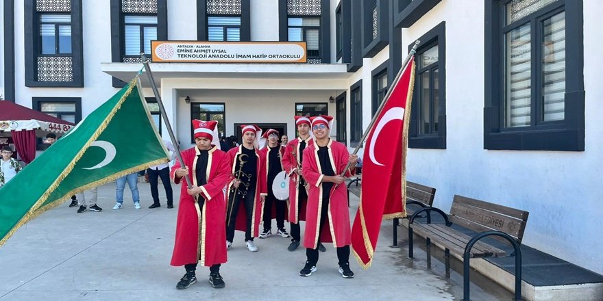 Alanya’da 5 ülkeden öğrencilere mehterli karşılama