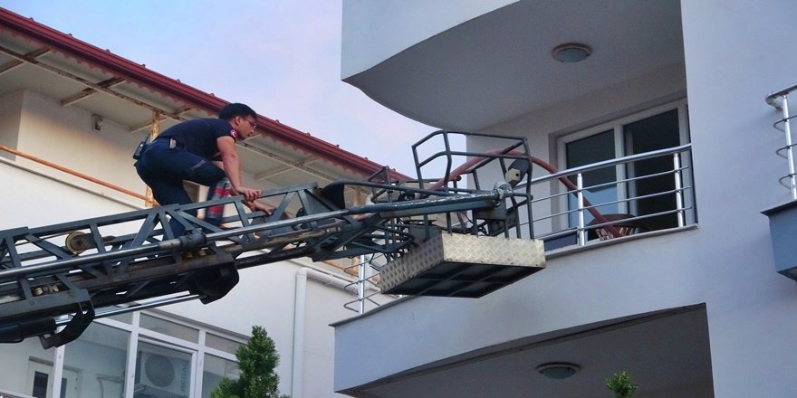 Antalya’da Evini Yakan Genç Kurtarıldı