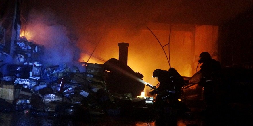Antalya sanayide yangın: 5 araç küle döndü