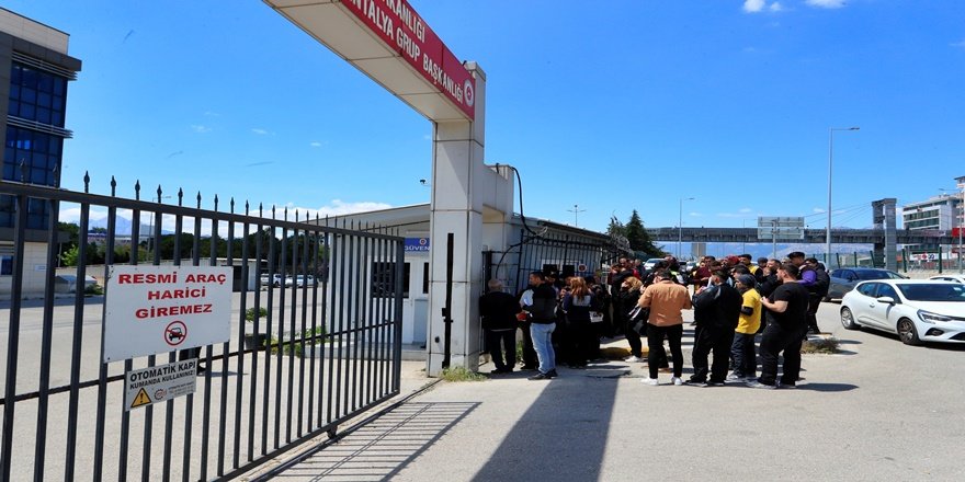 Antalya’da Motokurye Kazada Hayatını Kaybetti