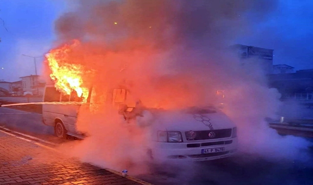 Antalya’da Minibüs' de Yangın Çıkardı