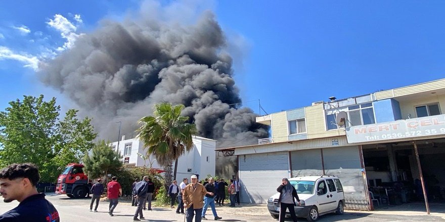 Antalya Aksu’da Depoda Yangın Paniği