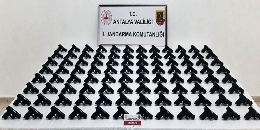 Antalya’da 100 Kaçak Tabanca Ele Geçirildi