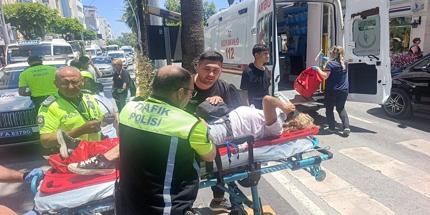 Yaya Geçidinde Turiste Çarpan Motosiklet Korkuttu