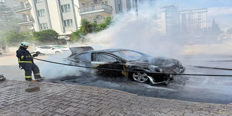 Seyir Halindeki Otomobil Alevlere Teslim Oldu