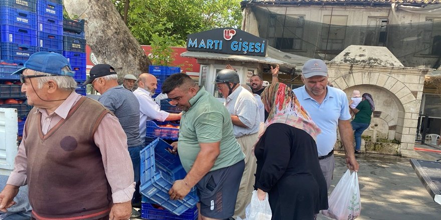 Halde Satılamayan 4 Ton Domatesi Ücretsiz Dağıttı