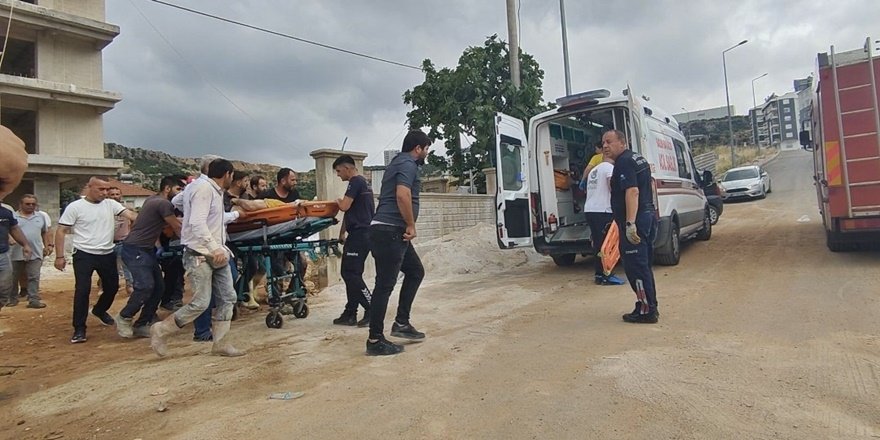 Antalya’da müteahhit asansör boşluğuna düştü