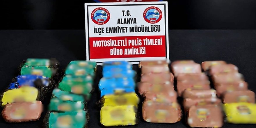 Alanya’da Şüpheli Motosikletten 4 Kilo Esrar Çıktı