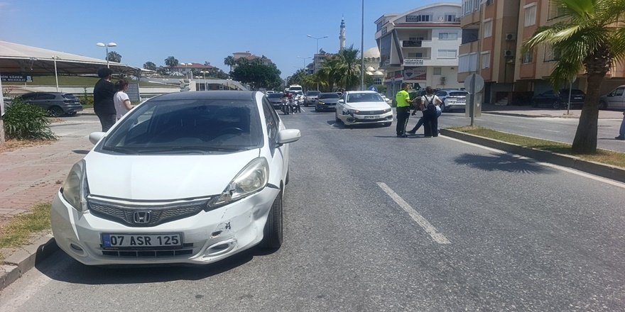 Manavgat'ta Kavşak Kazası: 2 Kişi Yaralandı