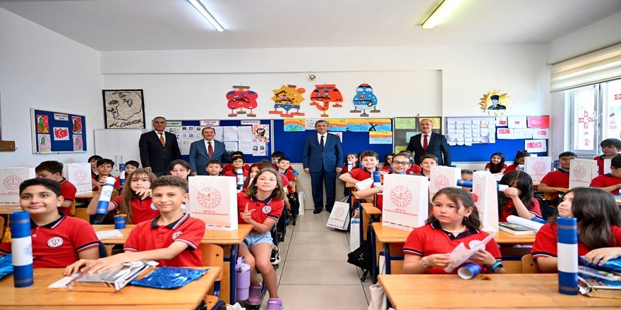 Antalya’da 484 bin öğrenci karne heyecanı yaşadı
