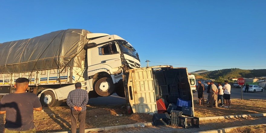 Gazipaşa’da tır ile kamyonet çarpıştı: 1 yaralı