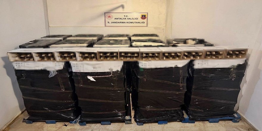 Kemer'de otel deposunda 13 bin litre sahte şampanya