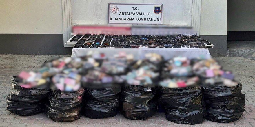 Antalya'da 5 Milyonluk Kaçak Ürün Operasyonu