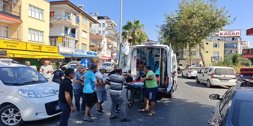 Manavgat'ta U Dönüşü Kazası Kamerada: 2 Yaralı