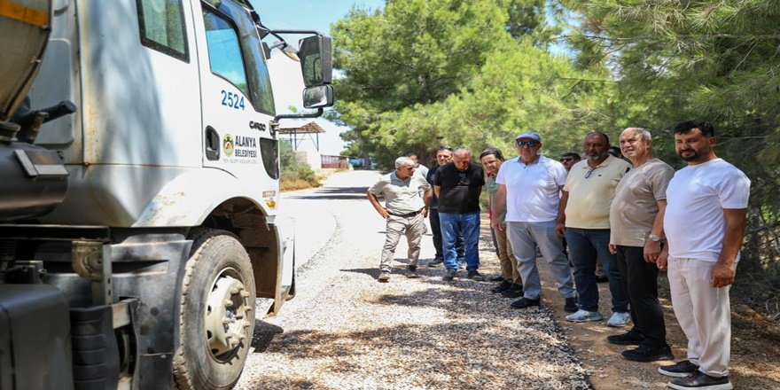 Alanya'da yol atağı sürüyor: Başkan Özçelik sahada