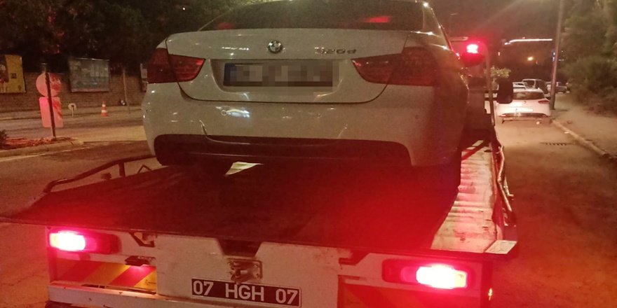 Alanya’da itfaiyeye yol vermeyen sürücüye ağır yaptırım