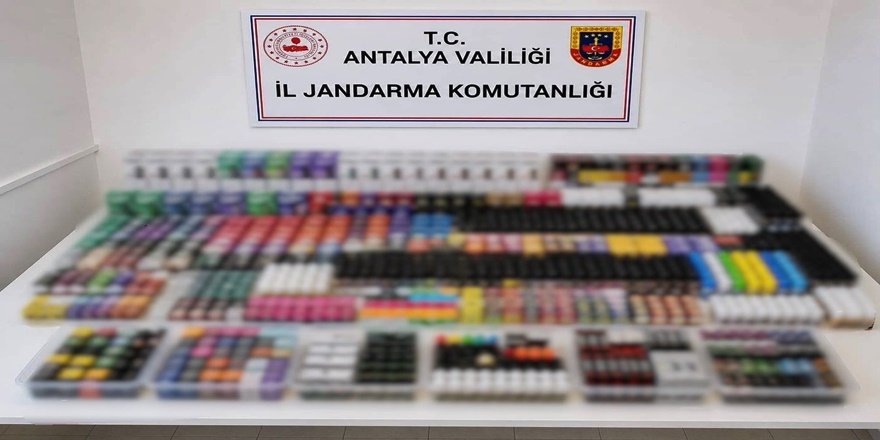 Alanya’da kaçakçılık operasyonu: Yüzlerce ürün ele geçirildi
