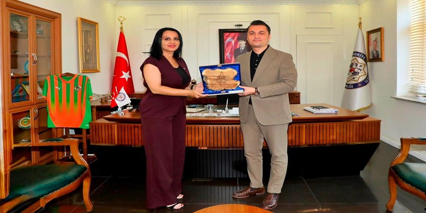 Anahtar Parti Kadın Kolları'ndan Alanya Kaymakamı'na Ziyaret