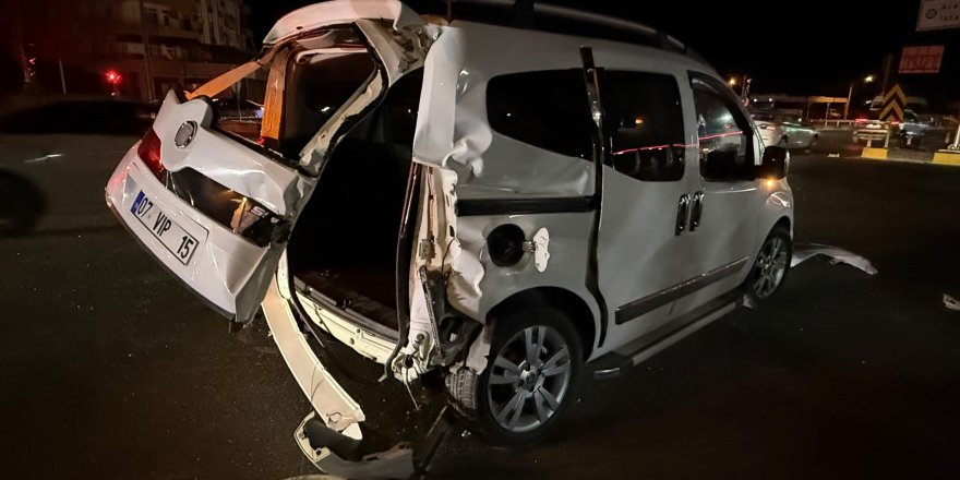 Serik’te zincirleme kaza: Sürücü kayıplara karıştı