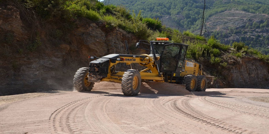 Antalya'da Grup Yolu Asfaltlanıyor