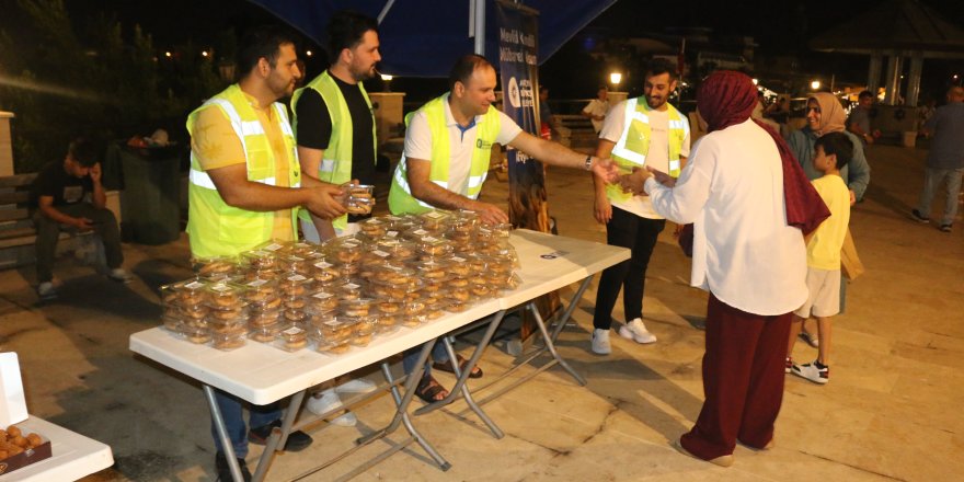 Antalya'da Mevlit Kandili bereketi: 19 ilçede lokma ikramı