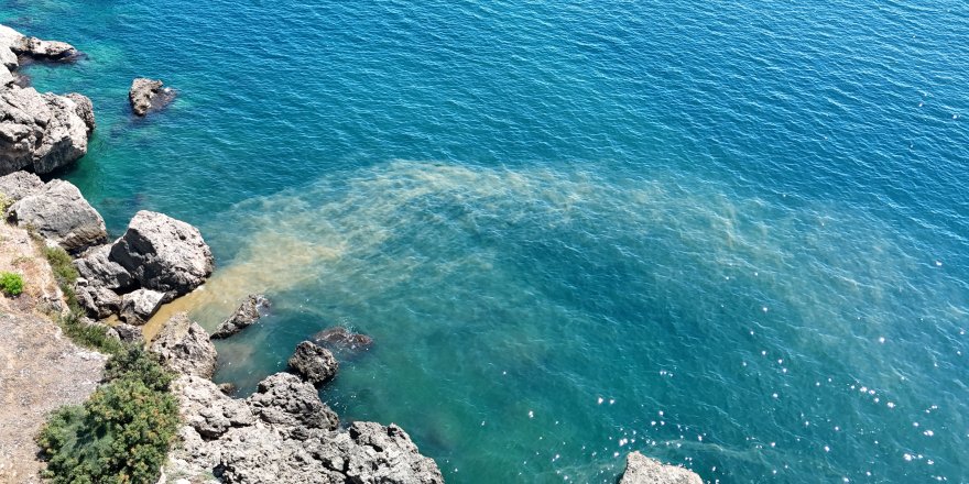 Antalya’da denize atık su karıştı: Sahilde kötü koku paniği