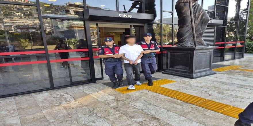 Alanya’da polise silah doğrultan şüpheli tutuklandı