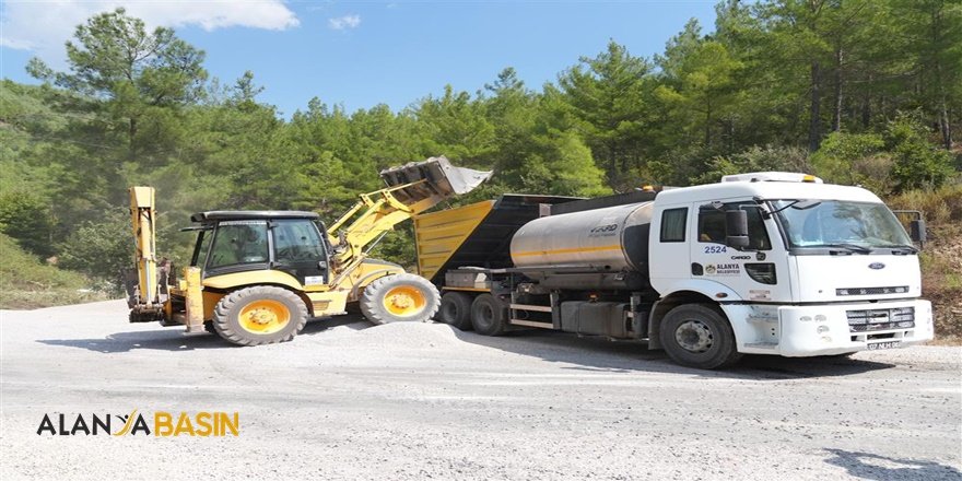 Alanya Bıçakçı’da 2,7 kilometrelik yol asfaltlanıyor