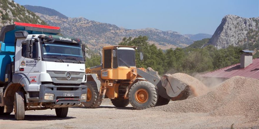 Alanya Karapınar'da 6,5 kilometrelik yol yenileniyor
