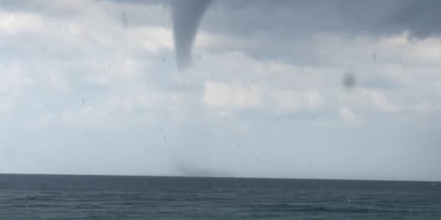 Alanya açıklarında deniz üzerinde hortum oluştu