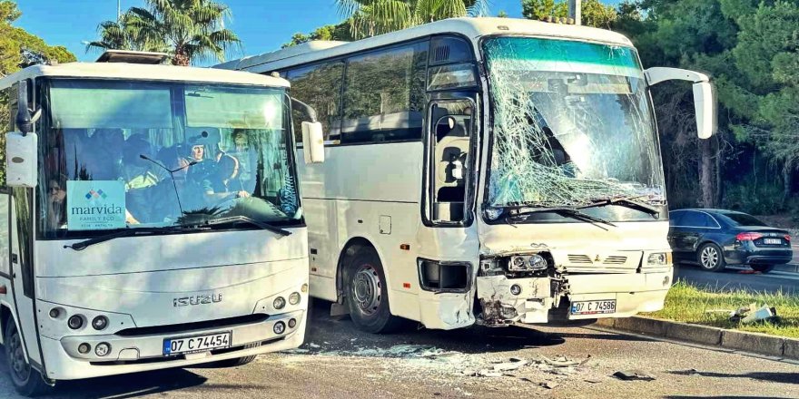 Antalya'da Servis Kazası: Yaralılar Var