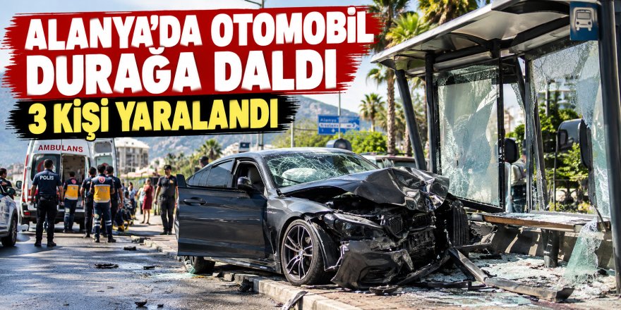 Alanya'da feci kaza: Otomobil durağa daldı, 3 yaralı