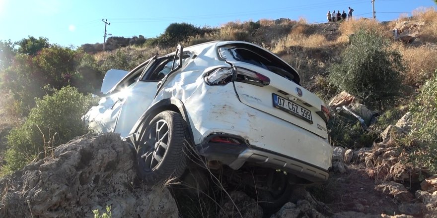 Antalya’da Kontrolden Çıkan Araç Uçuruma Yuvarlandı!