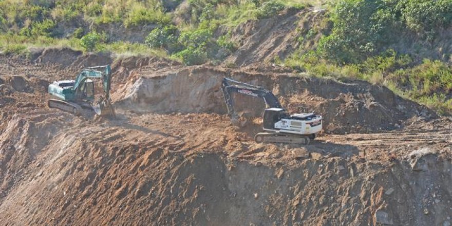 Alanya'da Heyelan Riskine Karşı Dere Yatağında Mesai