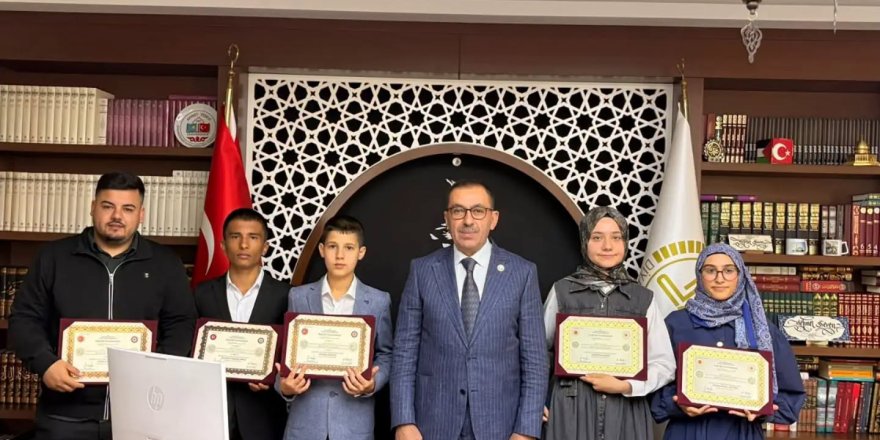 Alanya’da Hafızlara Gurur Dolu Belge Töreni