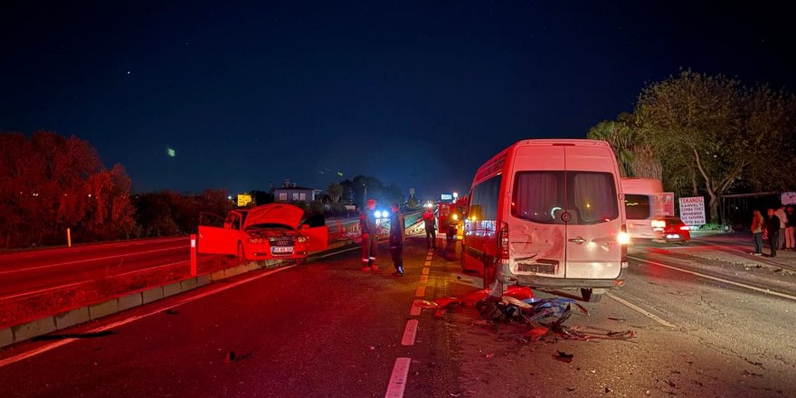 Manavgat'ta alkollü sürücü zincirleme kazaya neden oldu: 4 yaralı