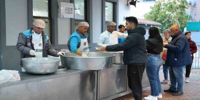 Alanya’da Günlük 3 Bin Kişiye İftar Sofrası