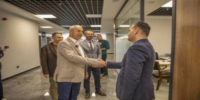 Başkan Özçelik, Belediye Personeli ile Bayramlaştı