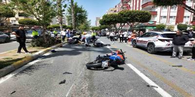 Alanya’da Aynı Yönde Giden Motosikletler Çarpıştı: 2 Kişi Yaralandı
