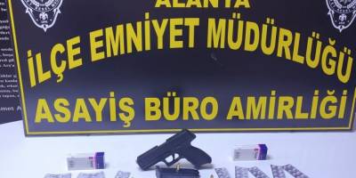 Alanya’da şüpheli şahsın üzerinden silah ve hap çıktı