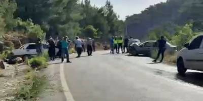 Alanya’da İki Otomobil Çarpıştı: 3 Kişi Yaralandı