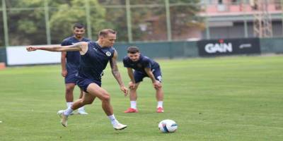 Alanyaspor, Sivasspor Maçı Hazırlıklarına Başladı: Minik Taraftarlardan Ziyaret