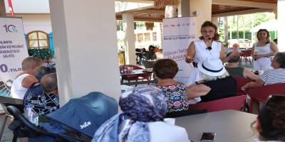 Alanya’da Bilim Kafe’de Sağlıklı Beslenme Anlatıldı