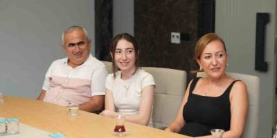 LGS şampiyonlarından Başkan Özçelik’e anlamlı ziyaret