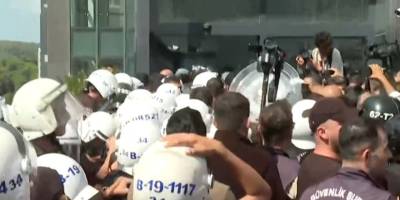 Gürsel Tekin CHP İl Binasına Giriş Yaptı