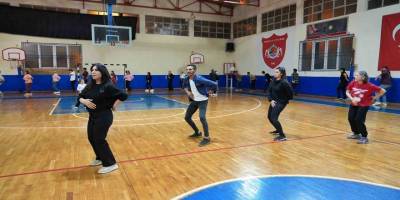 Alanya’da Zeybek Rüzgarı Yeniden Esiyor