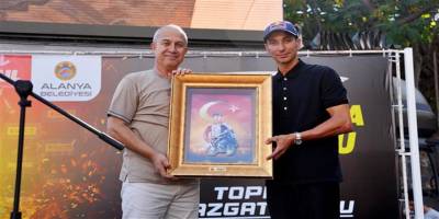 Dünya Şampiyonu Toprak’a Alanya’da Coşkulu Karşılama